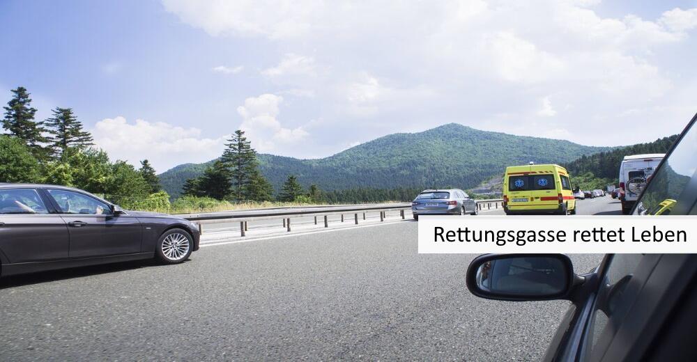 Rettungsgasse Autobahn Ueberland Bilden Ausland