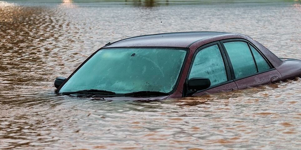 hochwasser Auto Motor Versicherung 1 e1626678532194 Tipp: Was Autofahrer bei Hochwasser beachten müssen!