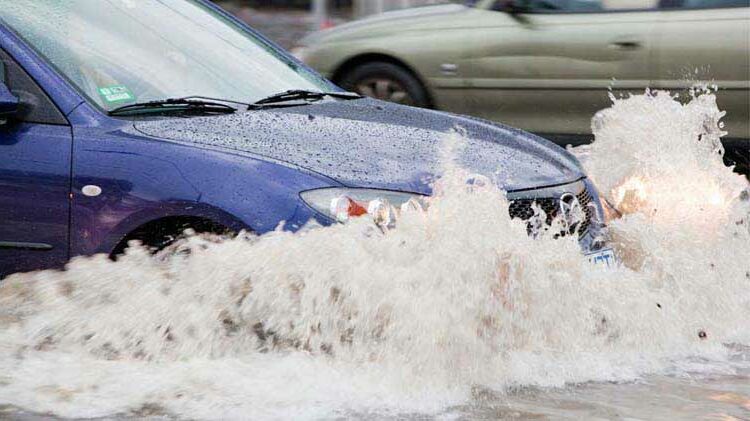 hochwasser Auto Motor Versicherung 4 e1626678733790 Tipp: Was Autofahrer bei Hochwasser beachten müssen!