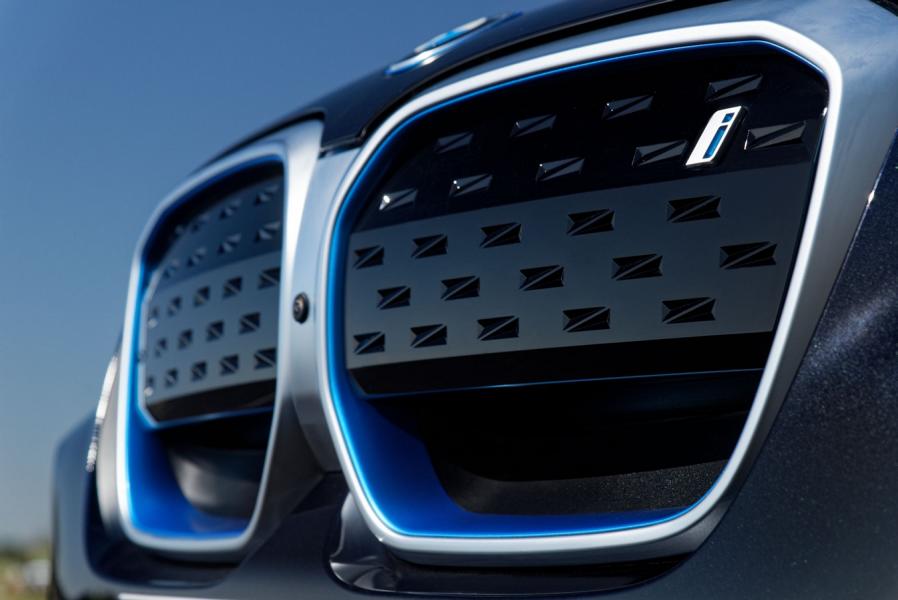 2022 BMW iX3 jetzt mit serienmäßigem M Sportpaket!