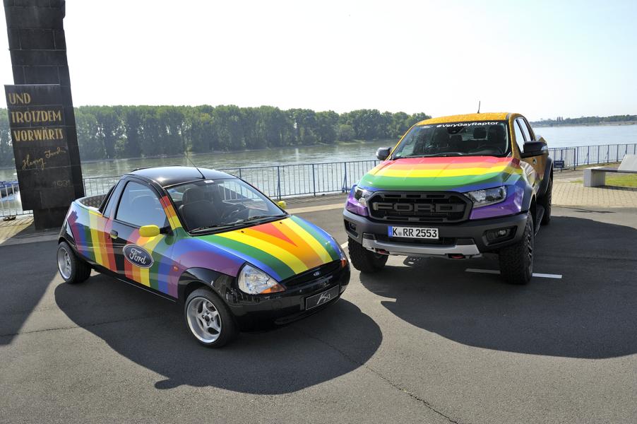 Ford Ranger Raptor as "Very Gay Raptor" in the CSD in Cologne