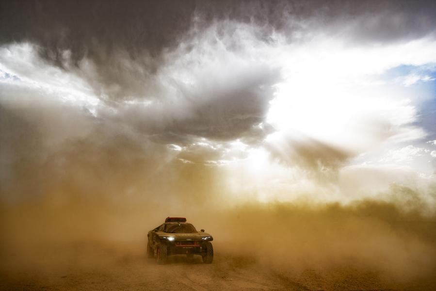 The Audi RS Q e-tron in the test in Morocco: heat and sandstorms!