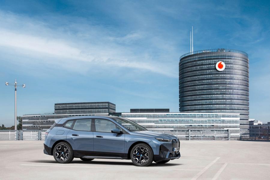 BMW &#038; Vodafone bringen 5G u. Personal eSIM Vernetzung ins Auto!