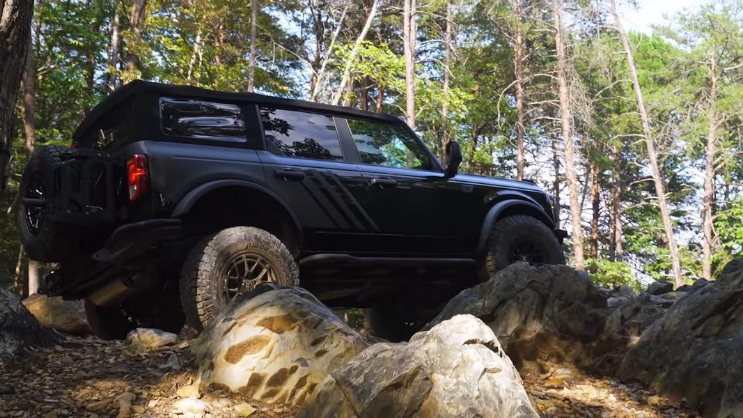 Video: Ford Bronco como un "Fair Lane" construido por RTR Vehicles!
