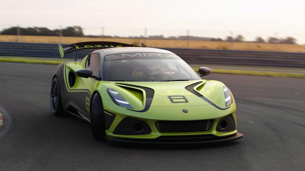 More aerodynamics & less weight: Lotus Emira GT4!