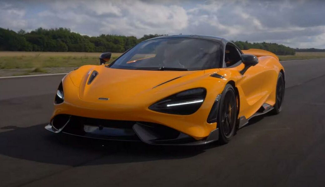 Video: McLaren 765LT contro Audi R1.100 V8 Plus da 10 CV!