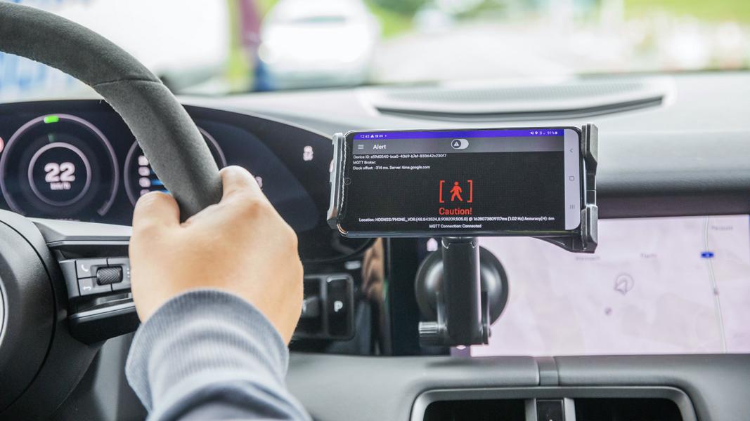 Realtime mobiele communicatie voor de voertuigprojecten van de toekomst
