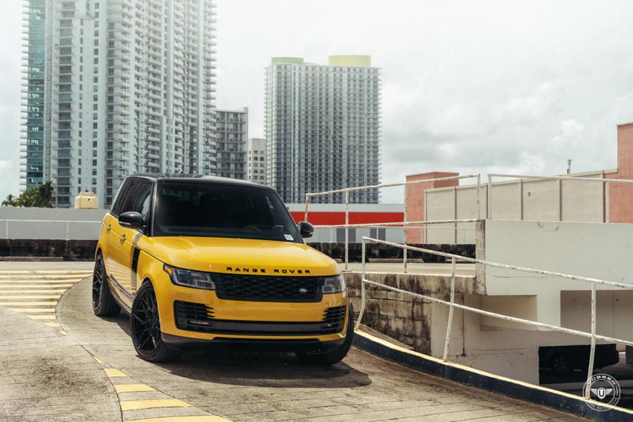 Video: Range Rover in yellow on 24 inch Vossen rims!