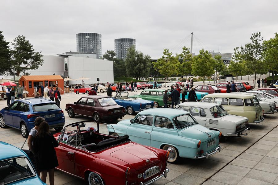 Tschechische Klassiker in der Autostadt: die Ausfahrt der Škoda Oldtimer-IG in Bildern