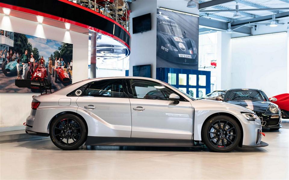 Audi RS3 LMS TCR 7 Audi RS3 LMS TCR steht in Großbritannien zum Verkauf!