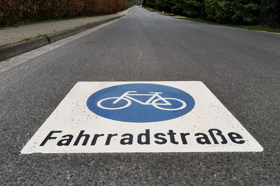 Ist es erlaubt, dass Autos/Motorräder die Fahrradstraße nutzen?