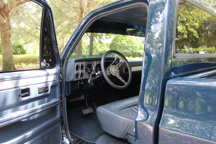 1986 Chevrolet C10 con 900 PS LS7 V8 sobrealimentador.