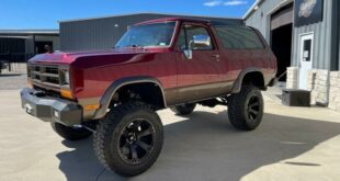 1987 Dodge Ramcharger Restomod 310x165 Classic 1971 Plymouth Duster en shorty avec V8!