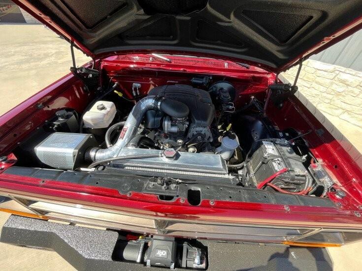Klasyczny Dodge Ramcharger z 1987 roku z 5,7-litrowym HEMI V8!
