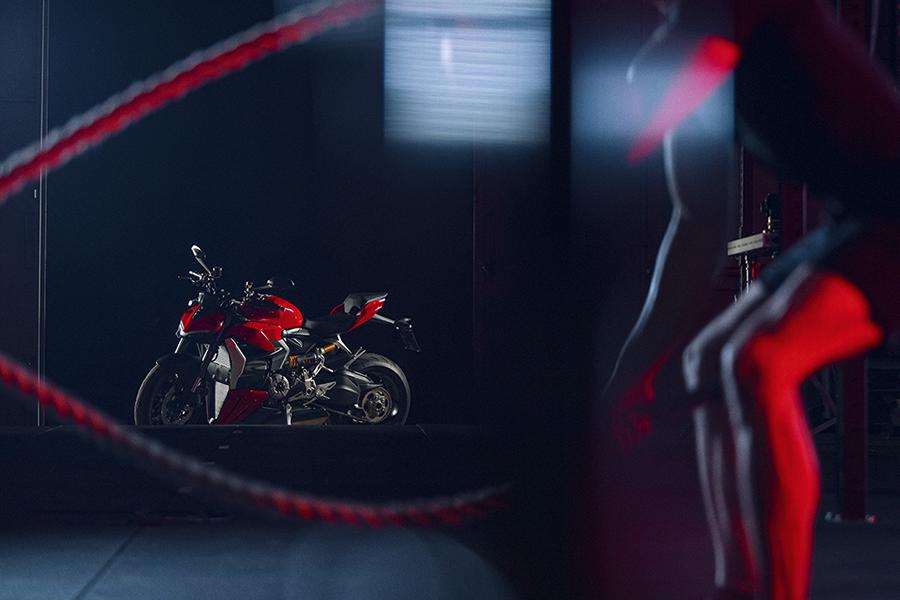 Naked Bike Ducati Streetfighter V2 2022 27 Naked Bike: die 153 PS Ducati Streetfighter V2!