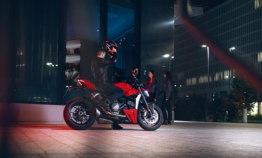 Naked Bike Ducati Streetfighter V2 2022 28