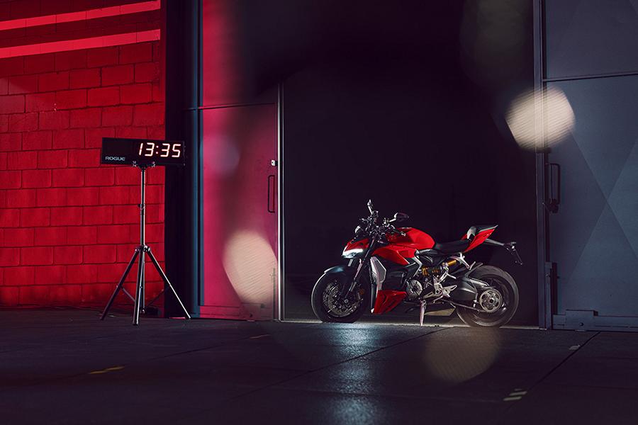 Naked Bike Ducati Streetfighter V2 2022 30