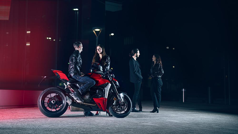 Naked Bike Ducati Streetfighter V2 2022 36