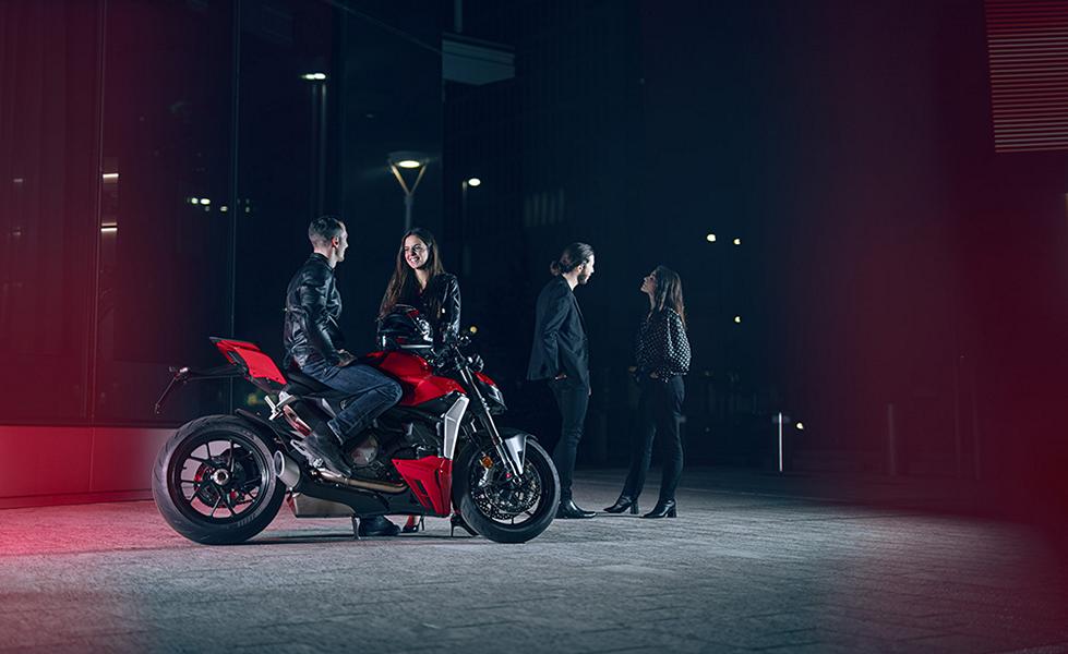 Naked Bike Ducati Streetfighter V2 2022 37