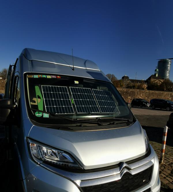 Solartaschen GreenAkku Energie Campingfahrzeug 6 Solartaschen von GreenAkku fangen Energie für Campingfahrzeuge ein!