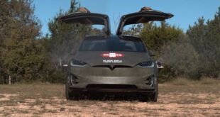 Tesla Model X avec mitrailleuse 1 310x165 Vidéo: Porsche Taycan Cross Turismo avec tente de toit DB!