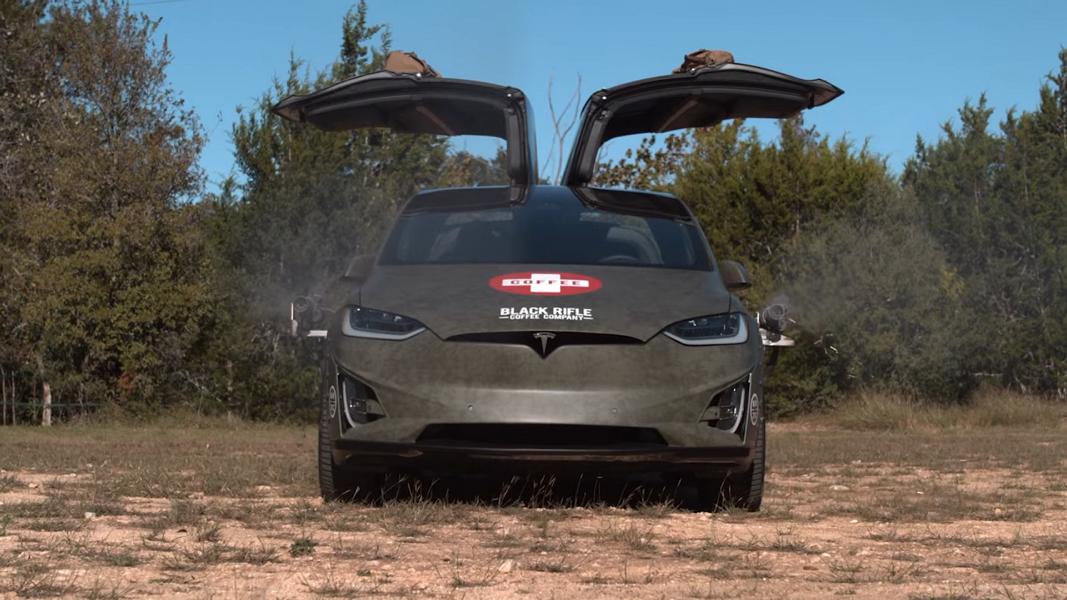 Tesla Model X mit Maschinengewehr 1 Flügeltürer, Selbstmördertüren & Co: die Arten von Autotüren / Türtypen im Überblick!