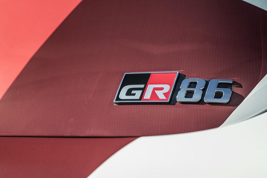 Preview: Toyota shows first pictures of the new GR 86!