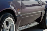 ¡Ford Mustang GT 1988 de 5.0 con un ajuste llamativo!