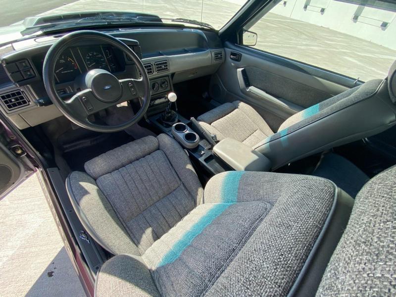 Ford Mustang GT 1988 del 5.0 con una messa a punto accattivante!