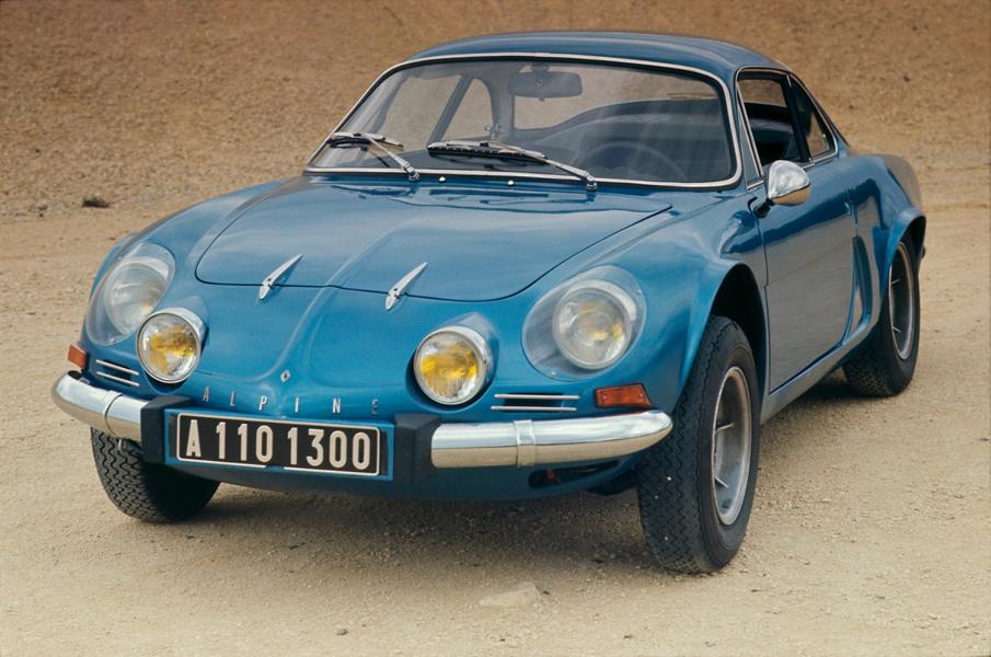 50 shades of blue: an iconic color for a legendary car
