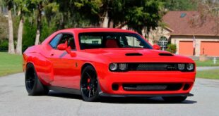 The rumble of thunder from America: The Dodge Challenger V8!