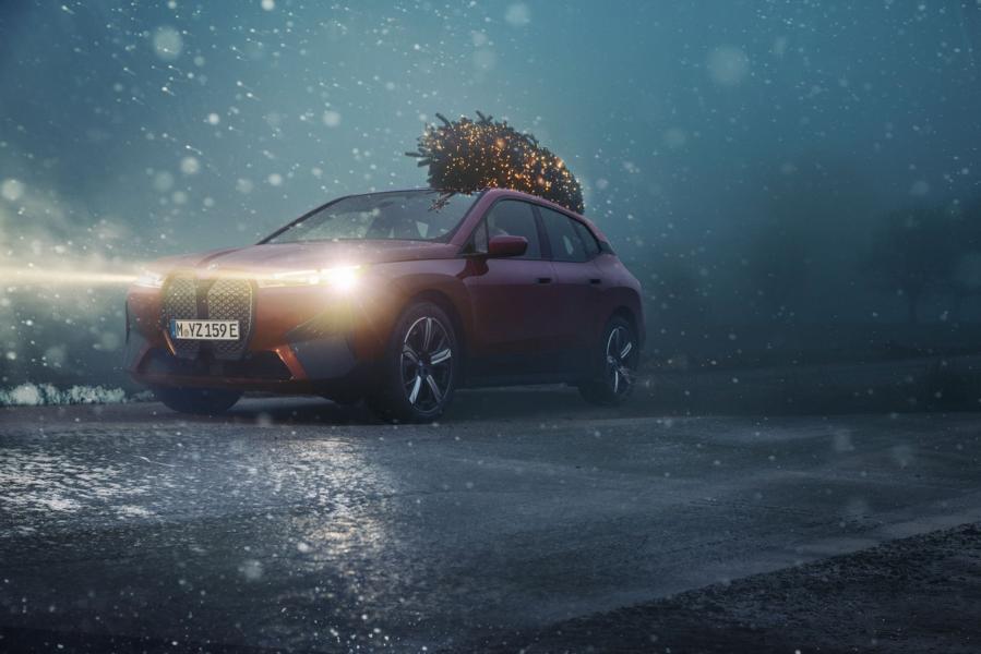 Transport Weihnachtsbaum BMW IX