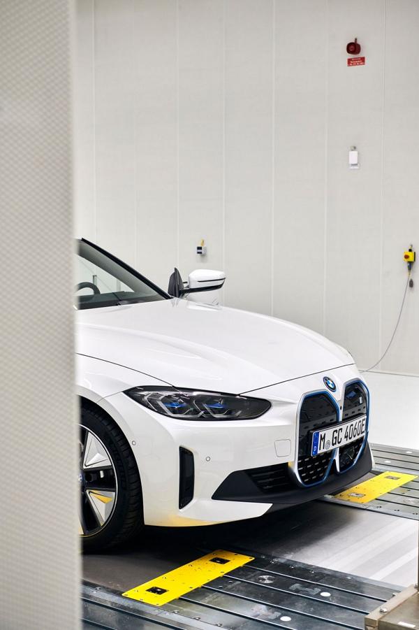 BMW IconicSounds Electric 8