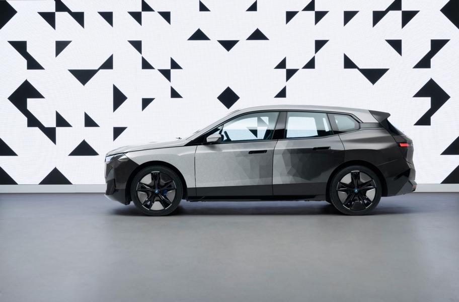 BMW iX Flow featuring E Ink. 2022 Tuning Farbwechsel 18 Farbwechsel auf Knopfdruck: Der BMW iX Flow featuring E Ink.!