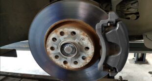 Étrier de frein bloqué Indication des frais de réparation disque de frein bleu 310x165 Étrier de frein/étrier de frein bloqué ? Il est important de noter que!