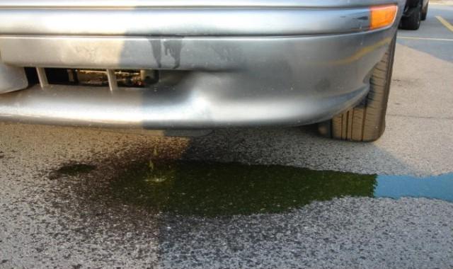 Alarmsignale: Ist der Fleck unter dem Auto schlimm?