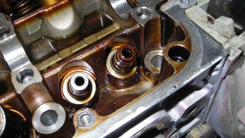 Ventilschaftdichtungen defekt e1641883530227 Häufige Ursachen für einen hohen Ölverbrauch vom Motor!