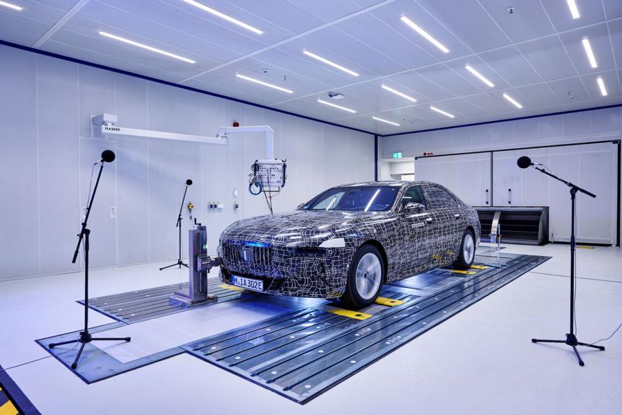 The BMW i7 in acoustic testing!
