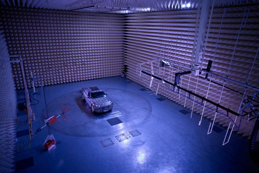 Der BMW i7 in der Akustikerprobung!
