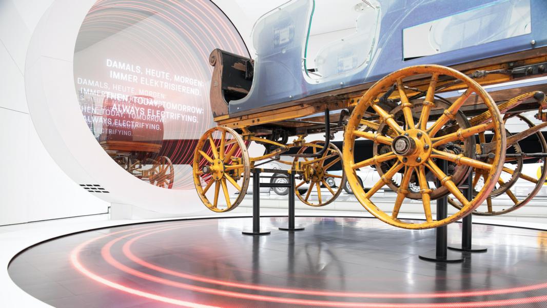 New journey through time with the "Future Heritage Portal" in the Porsche Museum