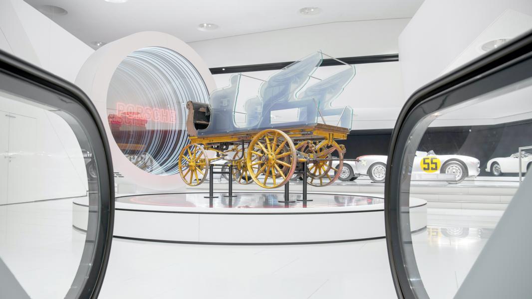New journey through time with the "Future Heritage Portal" in the Porsche Museum