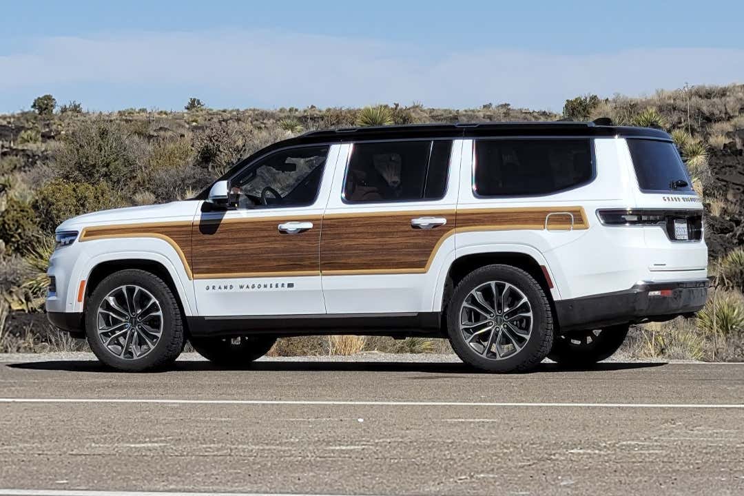 Jeep Wagoneer czy Grand Wagoneer o wyglądzie drewna?