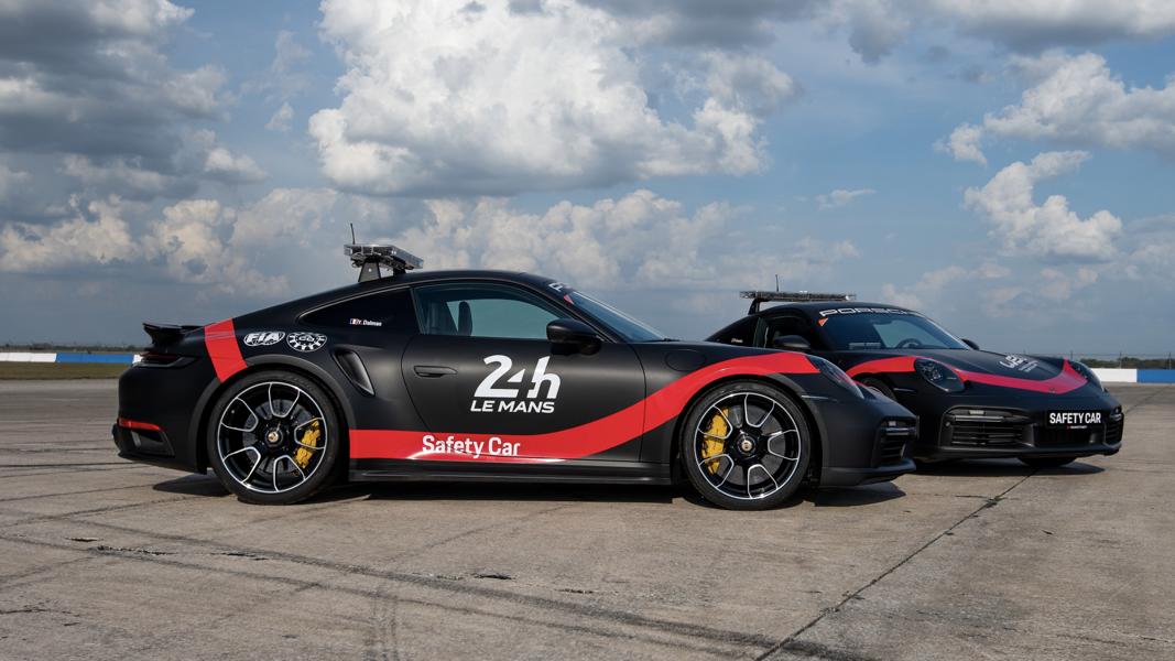 Porsche sends two 911 Turbo S as security vehicles on a trip around the world!