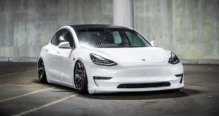Tesla Model S Plaid mit Unplugged Performance Bodykit!