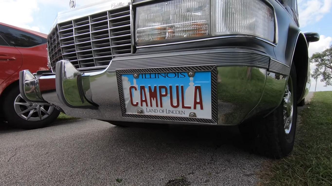 Video: Cadillac-Leichenwagen als Gruselcamper!