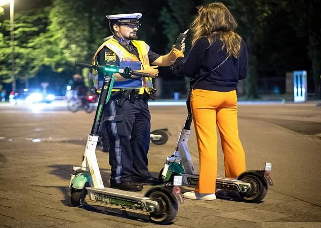 Alkohl E Scooter Drogen Roller Polizei