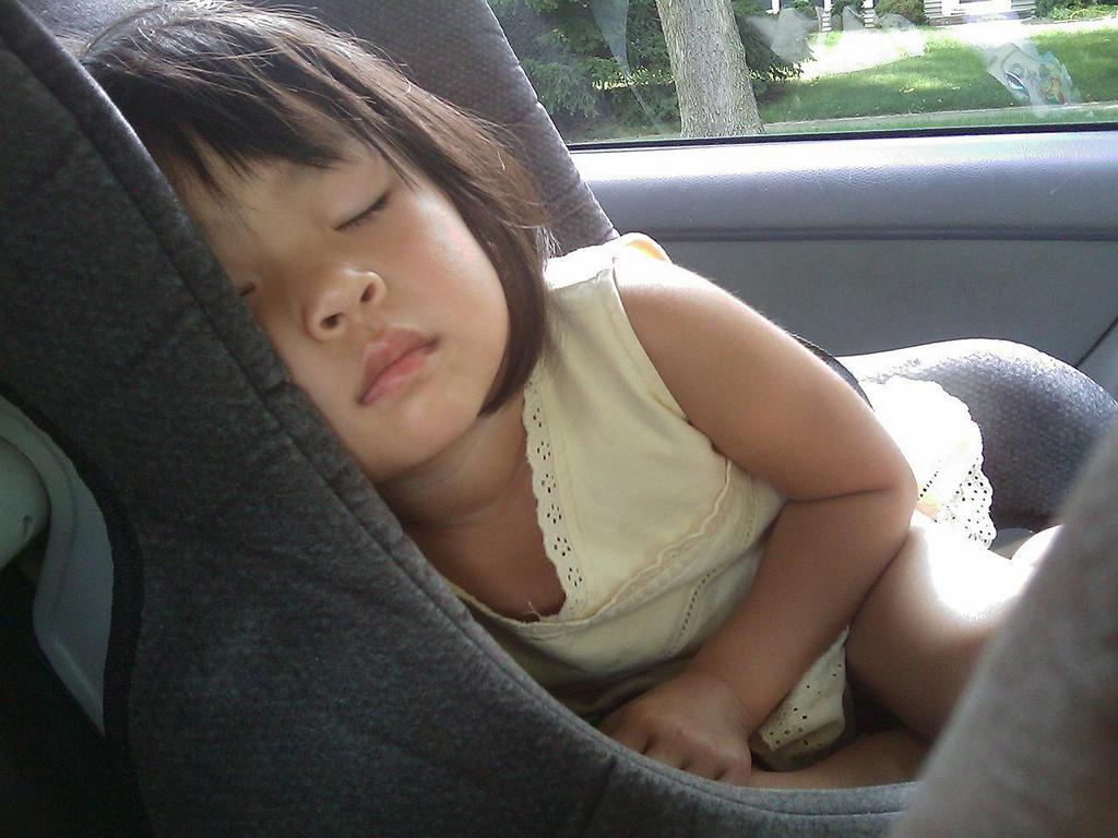 Kind Im Auto Schlafen Fahren