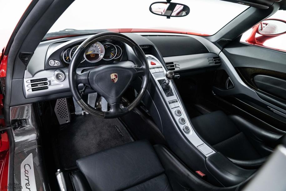 Porsche Carrera GT Ferrari Rot 8