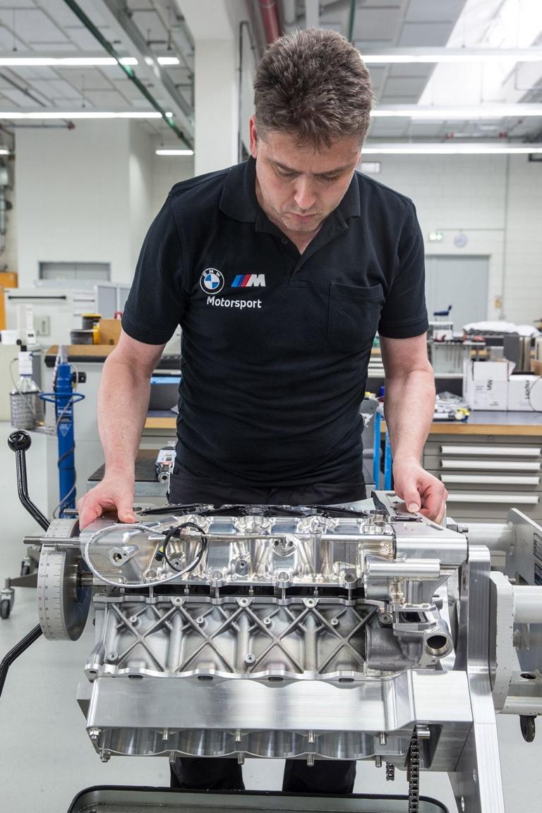 BMW M Hybrid V8 P663 eight-cylinder turbo engine 2