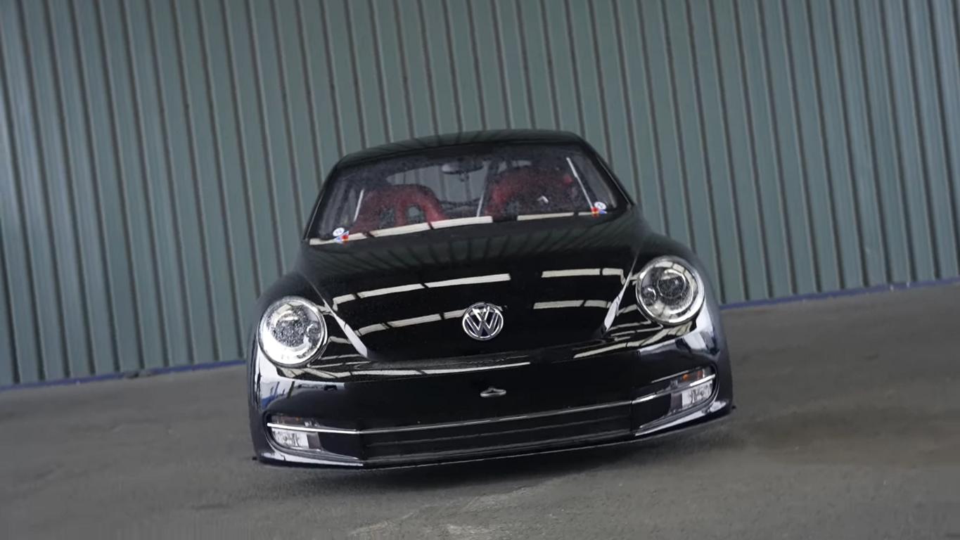Video: 6.500 Elektro-PS im Drag Race VW Beetle